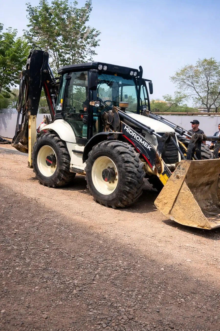 Экскаватор-погрузчик HIDROMEK 3 в 1
