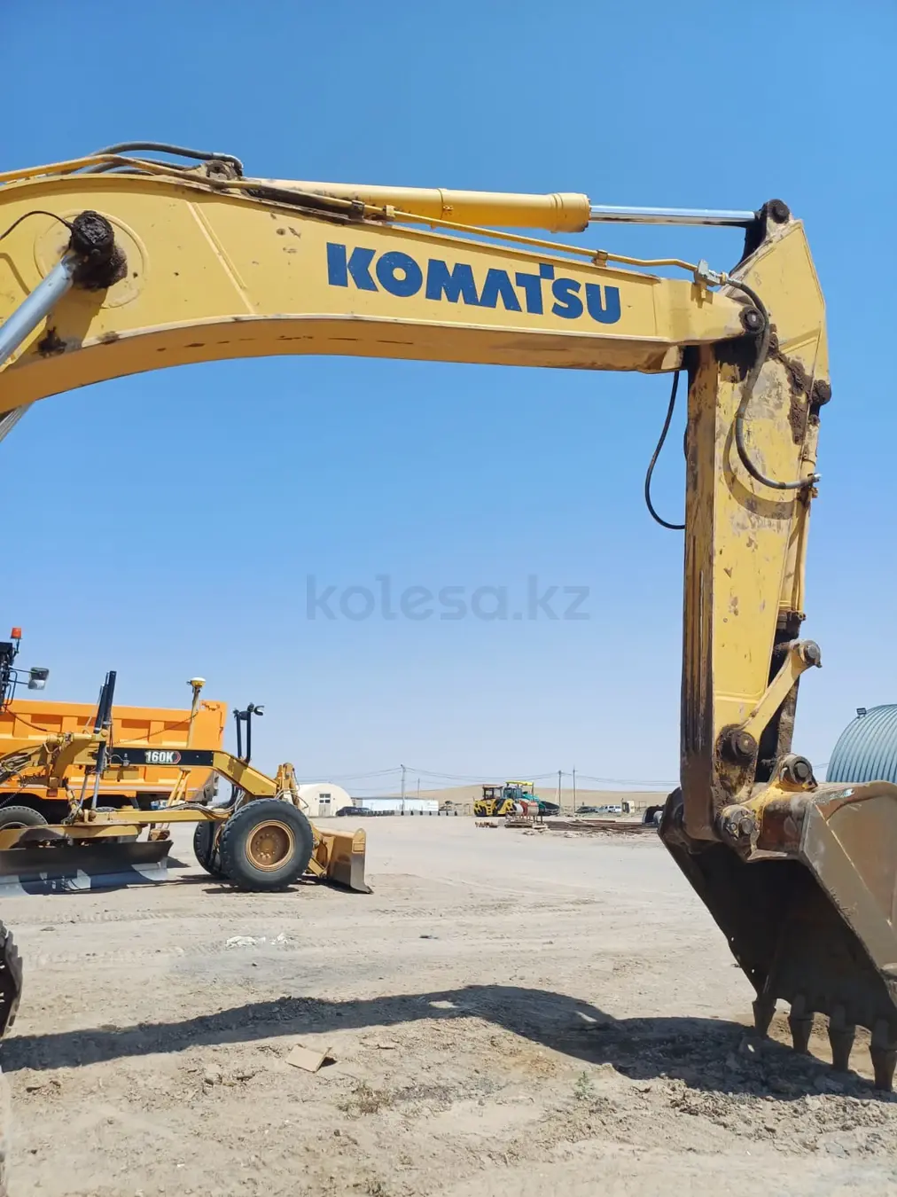 Гусеничный экскаватор - фото 3