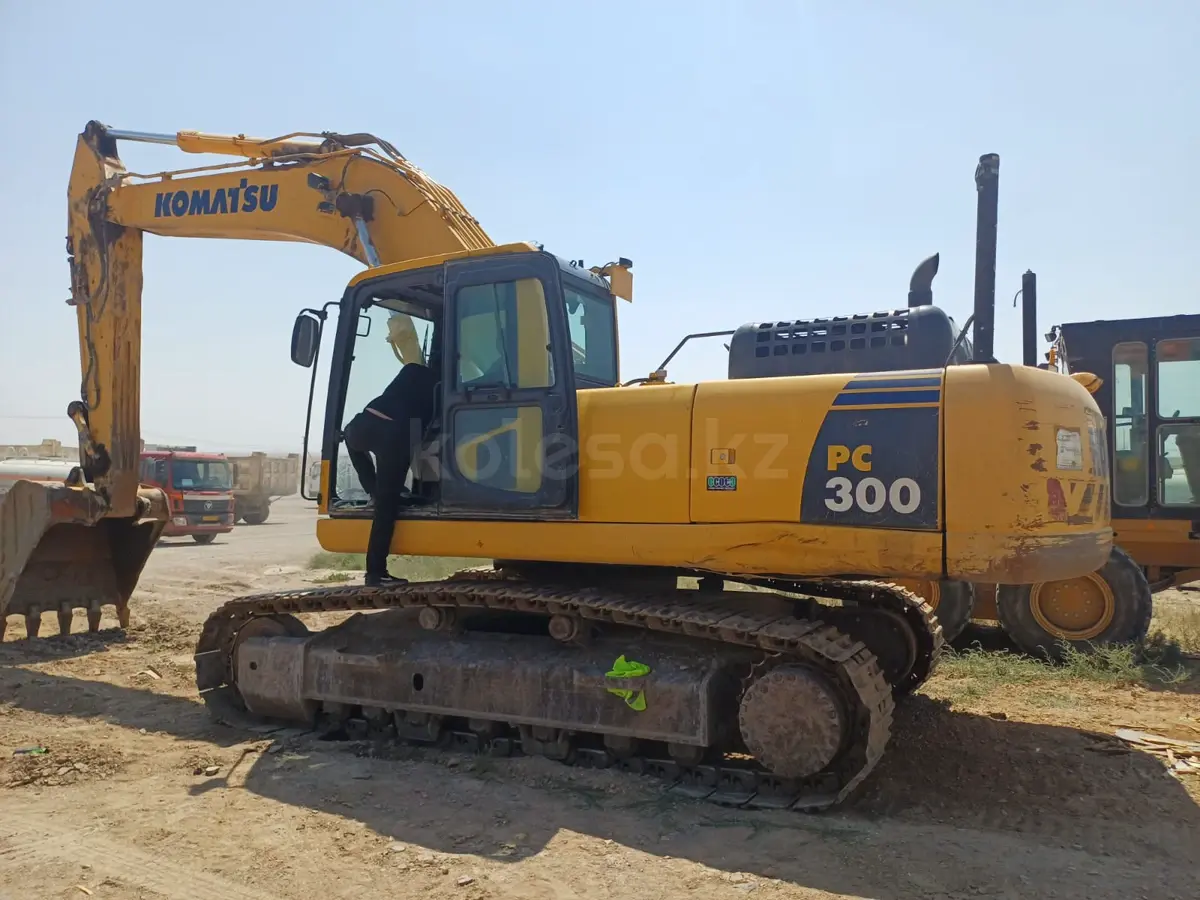 Гусеничный экскаватор - фото 4