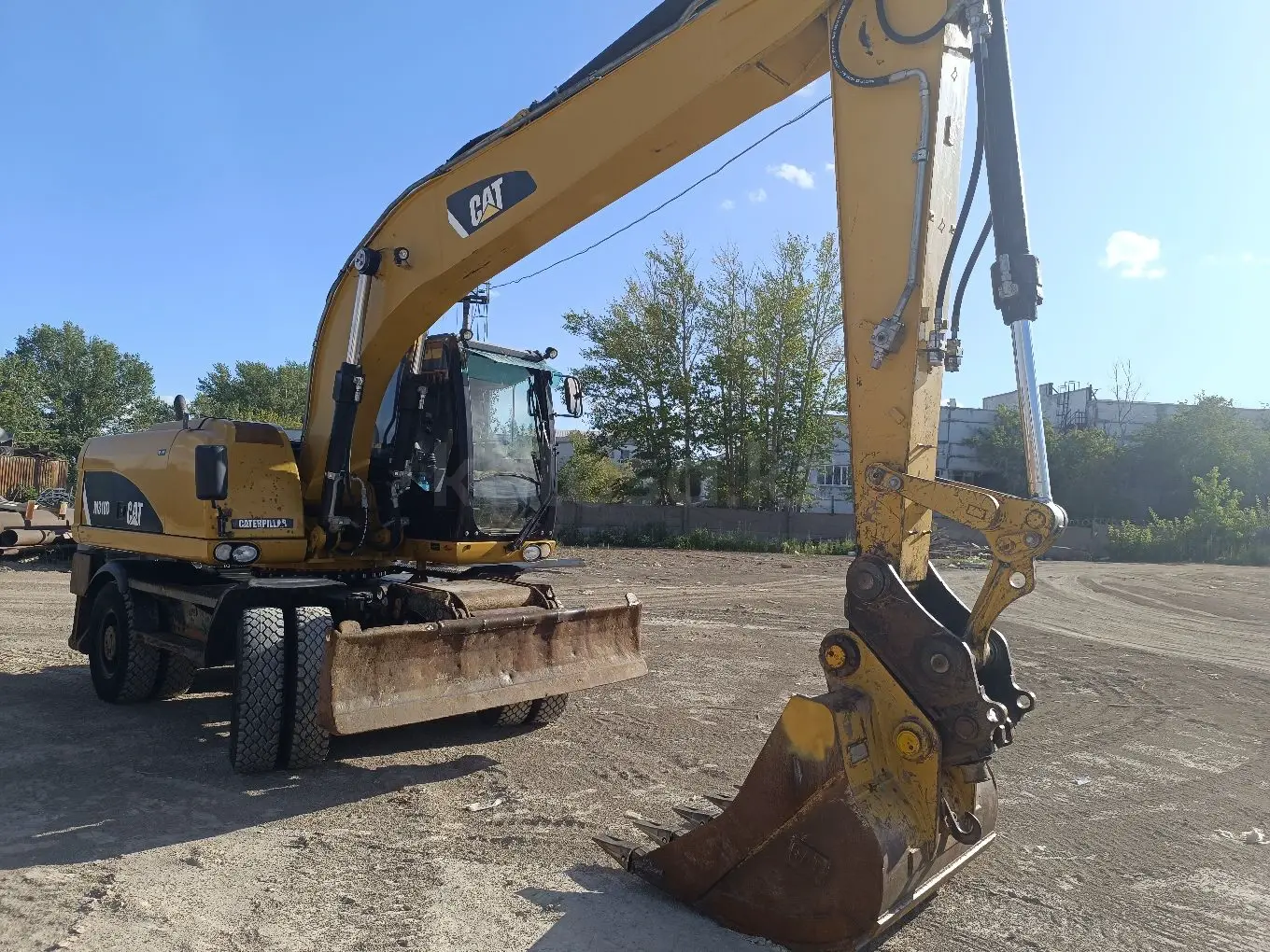 Услуги колёсного экскаватора