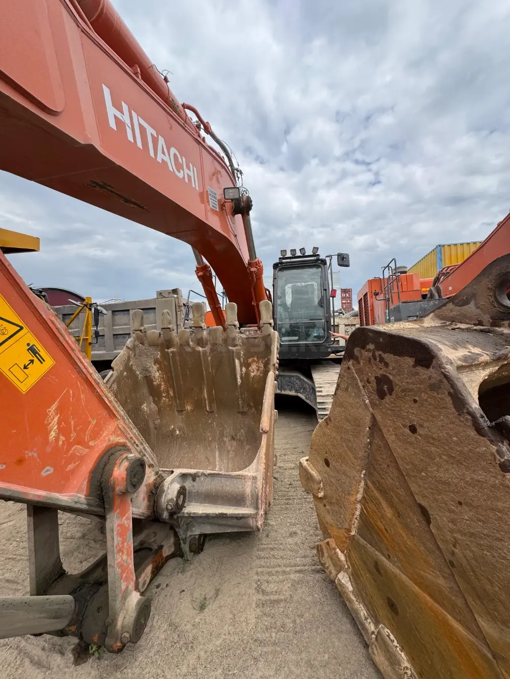 HITACHI ZX670LC-5G (Экскаватор гусеничный)