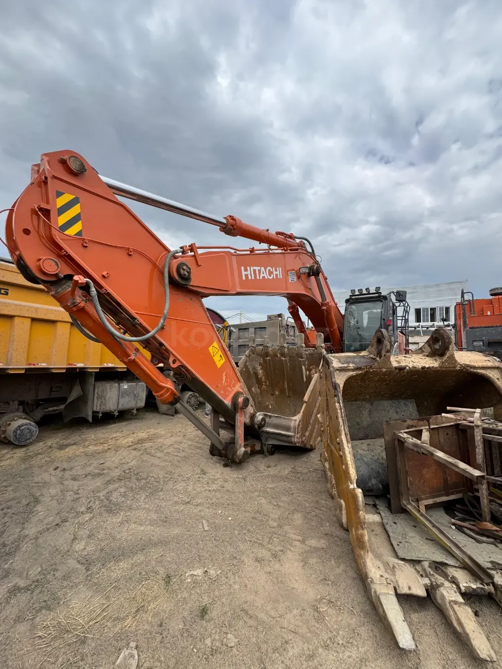 HITACHI ZX670LC-5G (Экскаватор гусеничный) - фото 2