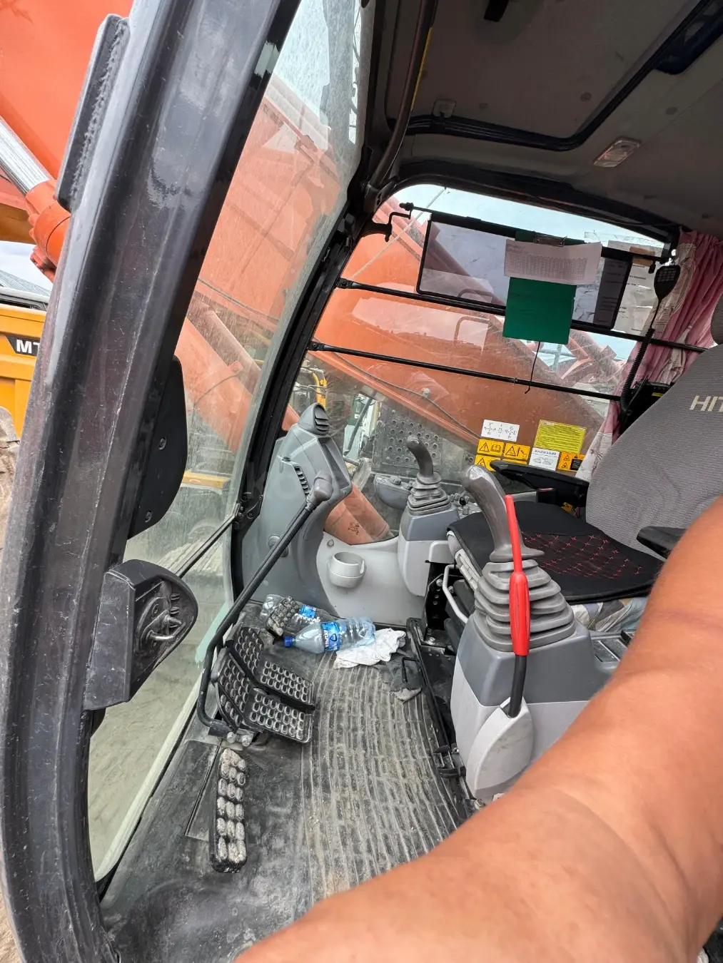 HITACHI ZX670LC-5G (Экскаватор гусеничный) - фото 4