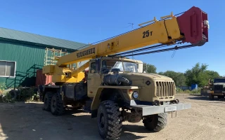 Автокран Урал