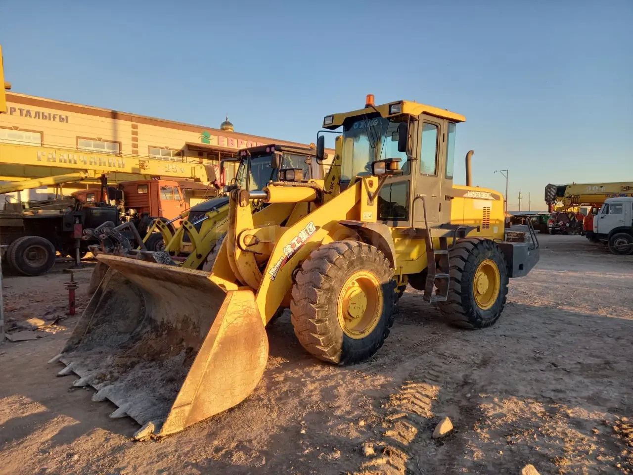 Колесные экскаваторы, экскаватор погрузчик 3/1, фронтальные погрузчики - фото 4
