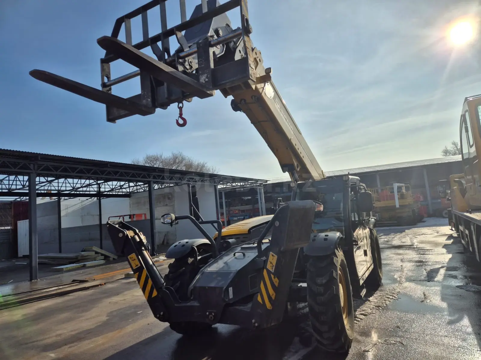 Телескопический погрузчик ХСМG 5017 - фото 2