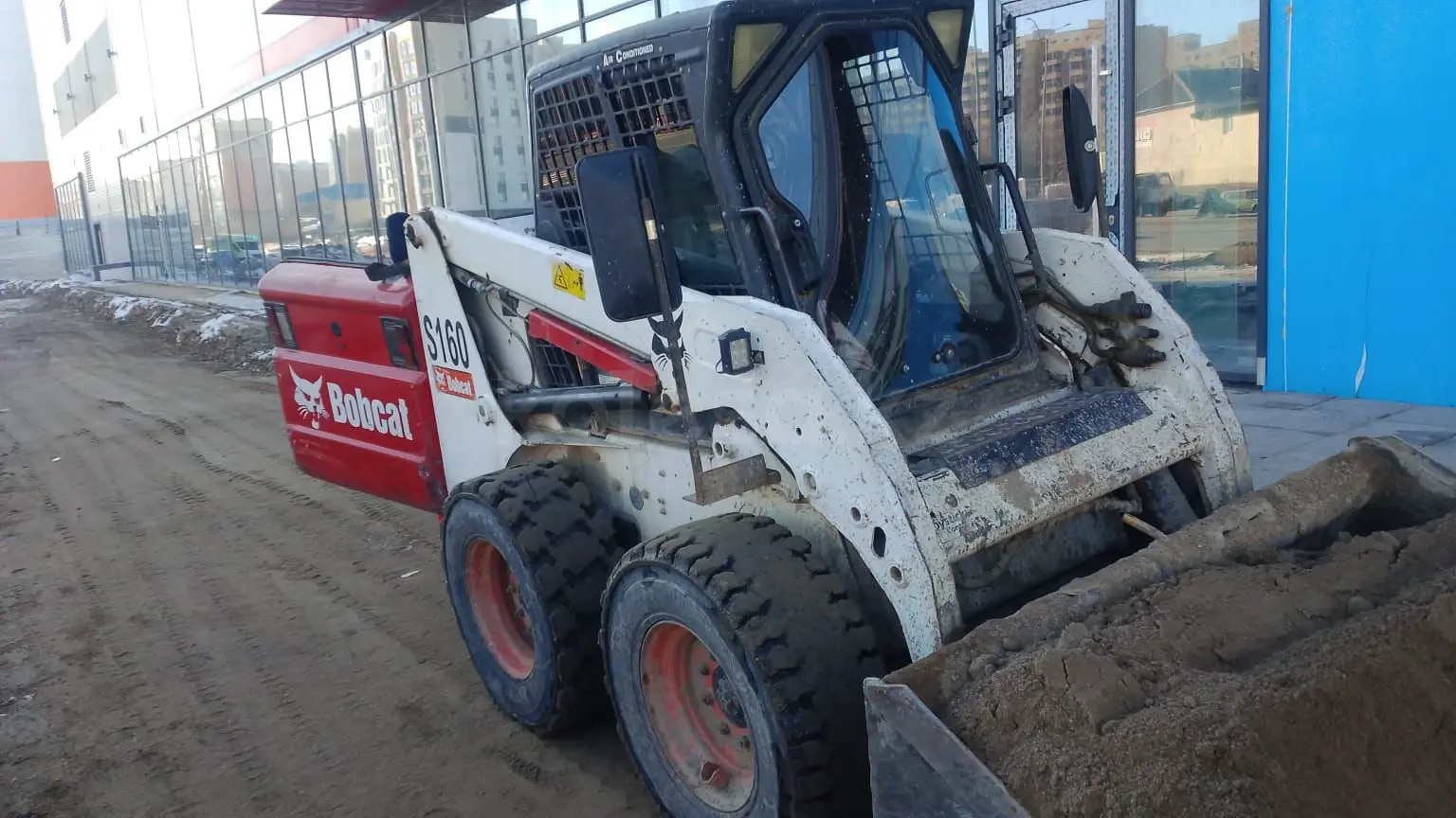 Аренда погрузчика Bobcat S160 - фото 2