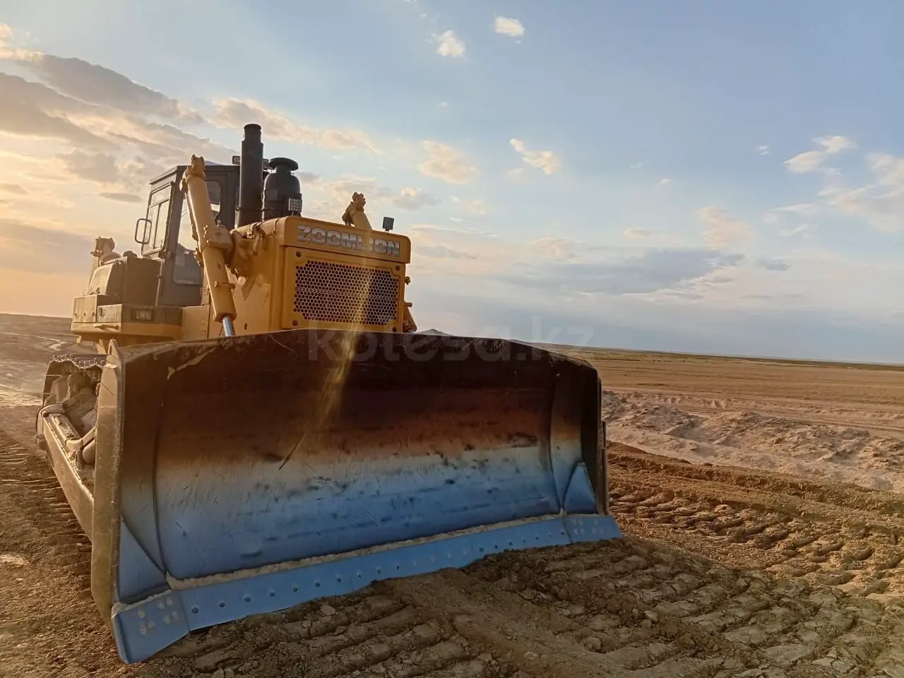 Спецтехники в аренду. Экскаваторы, бульдозера, автогрейдер, каток - фото 2