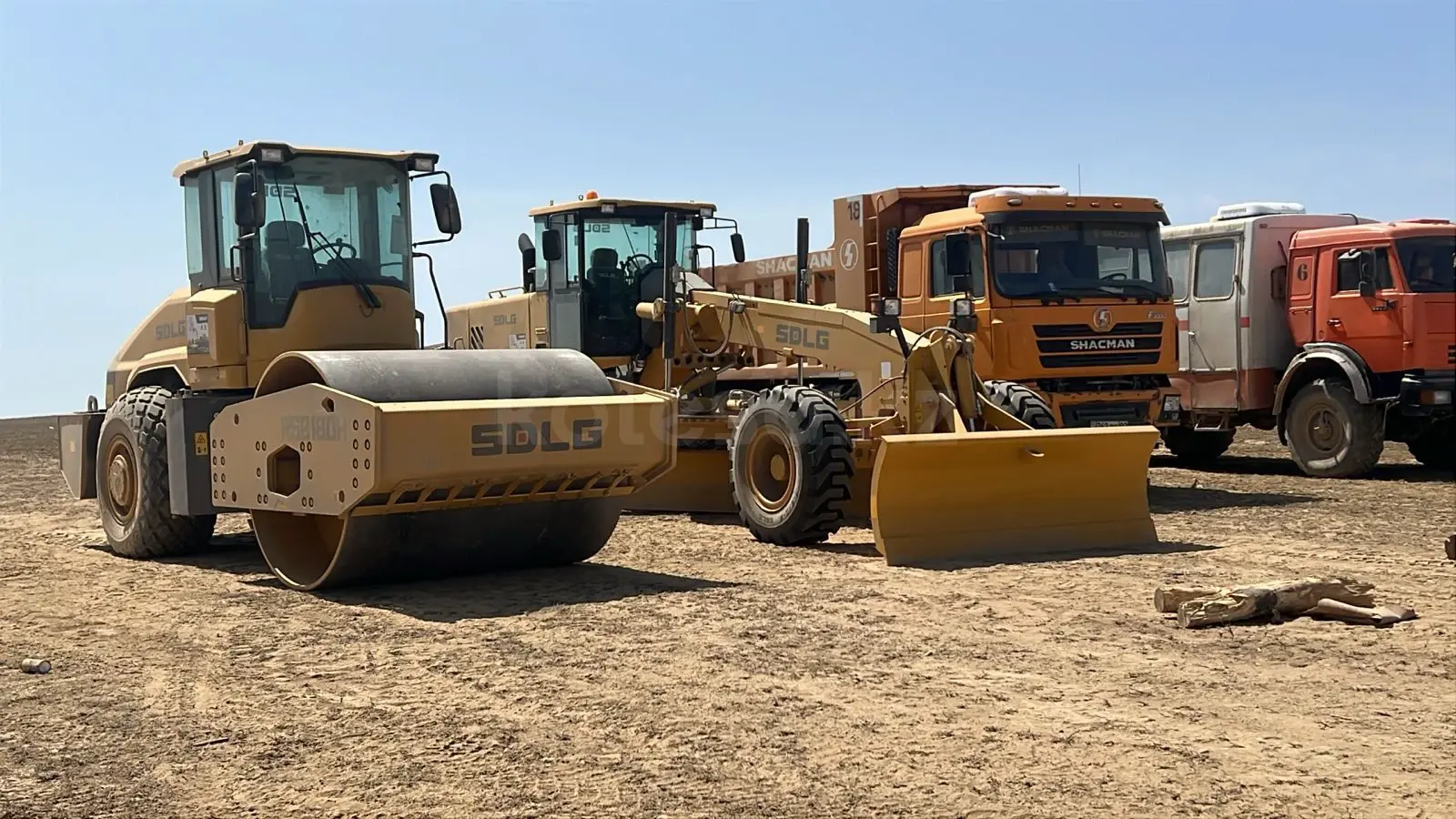Спецтехники в аренду. Экскаваторы, бульдозера, автогрейдер, каток - фото 9