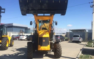 Экскаватор-погрузчик