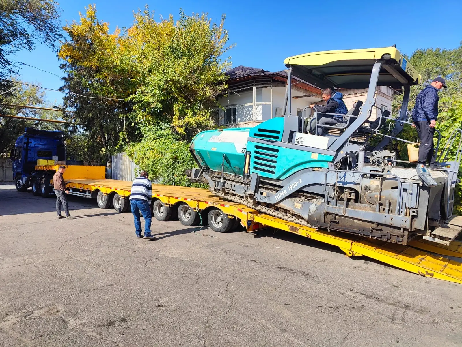 Асфальтоукладчик Vogele SUPER 1900-3 (вставки до 9м, в стандарте 6м) - фото 2