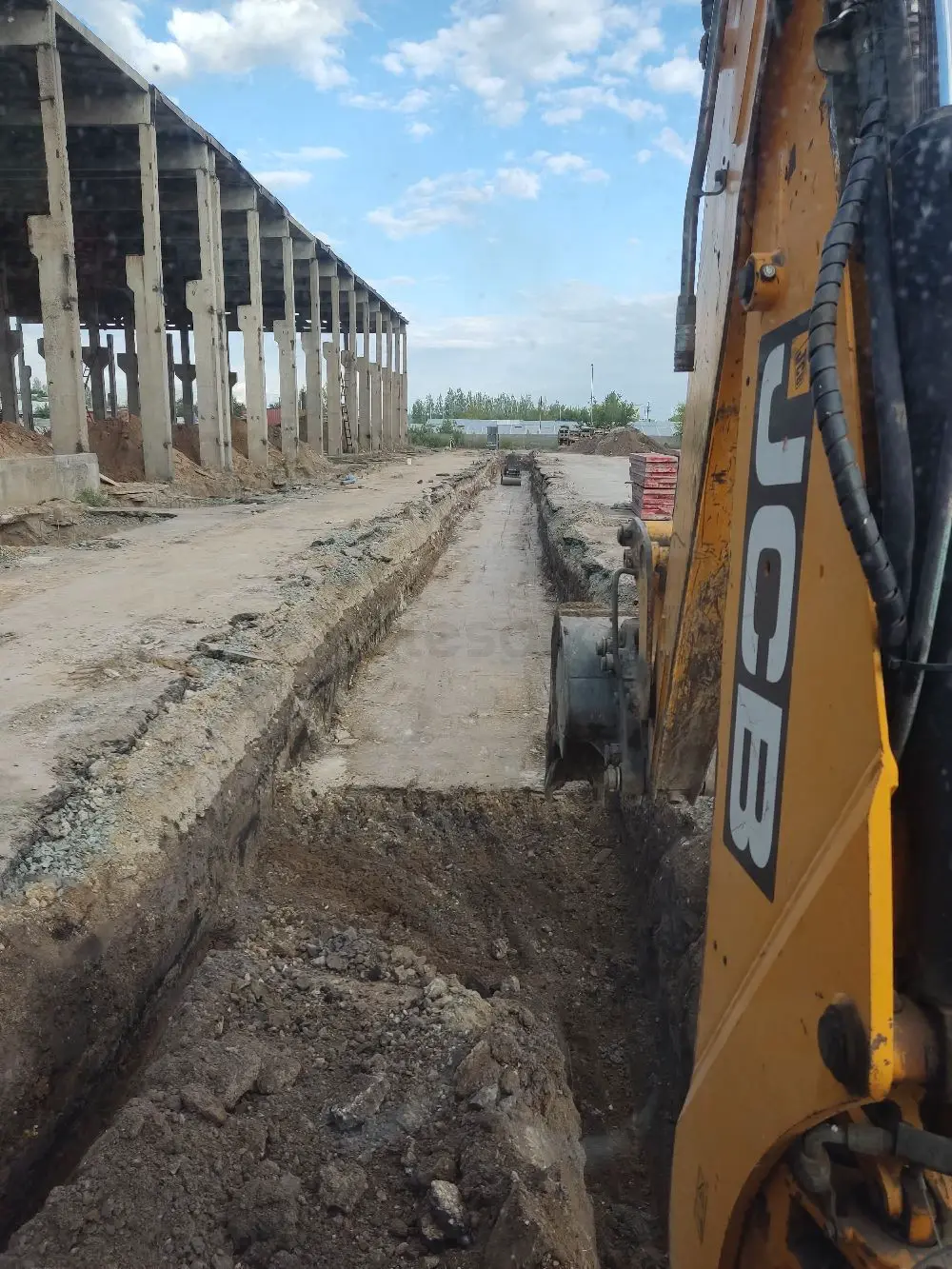 Аренда экскаватора — погрузчика